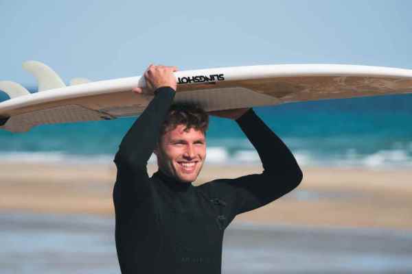 Surfboard on head | Mahulu Sustainable Kitesurfing Wetsuits 67